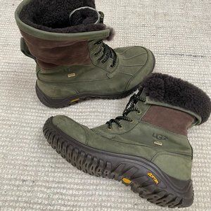 UGG Adirondack Boots Never Worn Women's 10 Waterproof Shearling